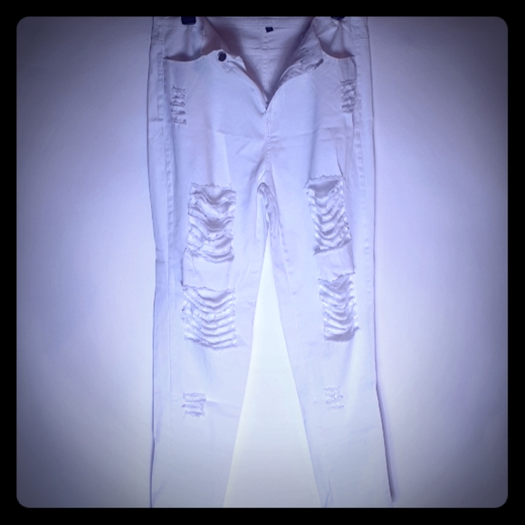 Distessed Jeans - Picture 1 of 4